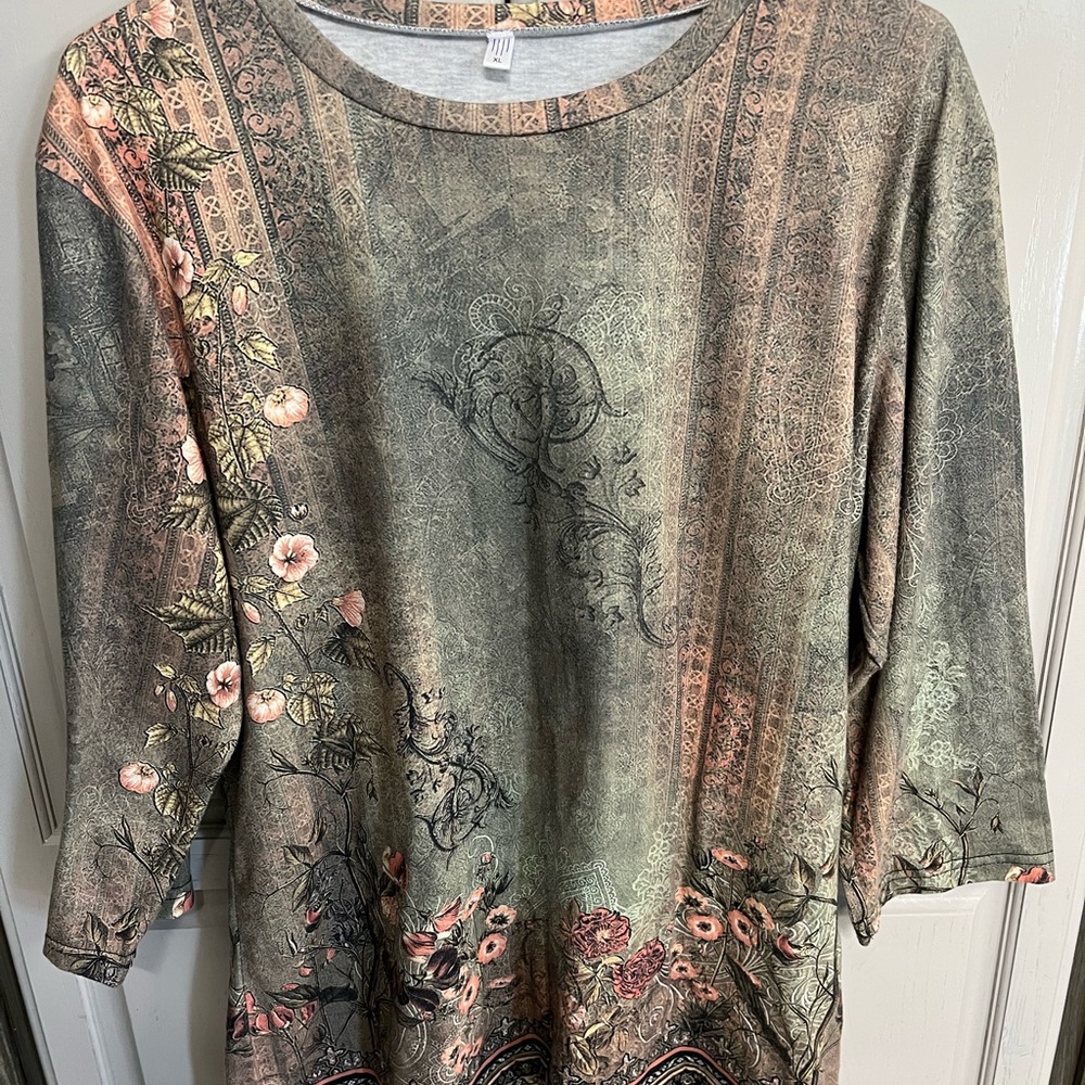 SHEIN Green Graphic 3/4 Sleeve Blouse